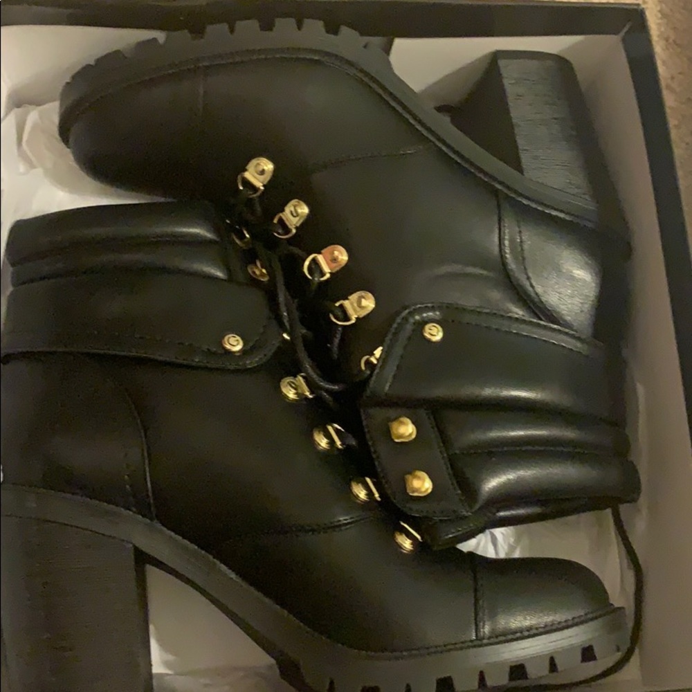 Black boots - Picture 1 of 3
